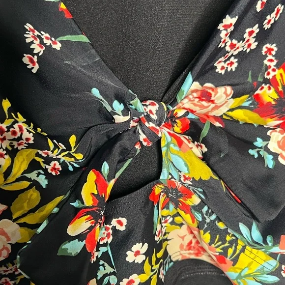 NWT Torrid Flutter Sleeve Floral Swim Bikini Top - Picture 2 of 6